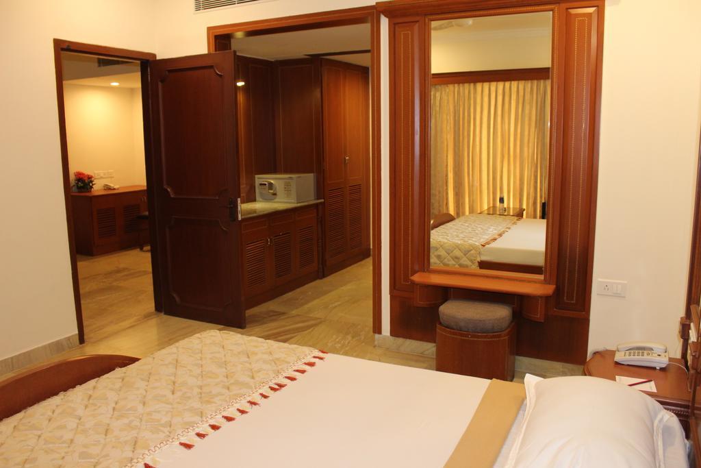 Paramount Inn Sriperumbudur Esterno foto