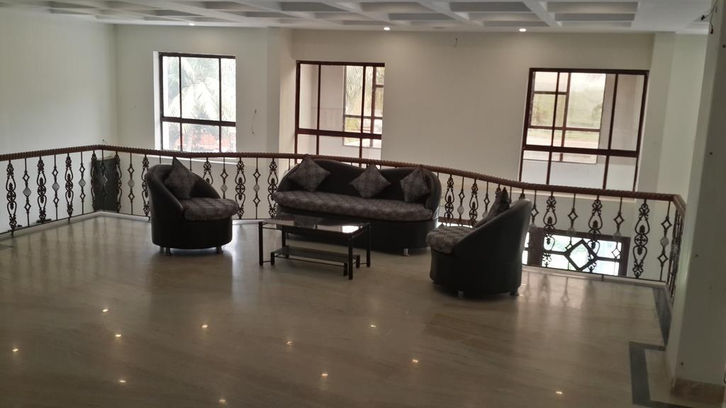 Paramount Inn Sriperumbudur Esterno foto